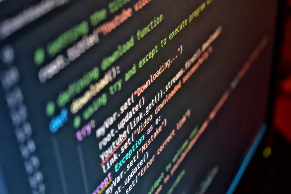 Porträt von Lea Schneider, Dozentin für Frontend-Programmierung und Webentwicklung